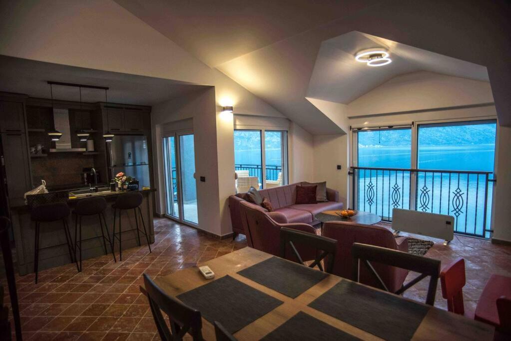 Modern Waterfront 3-Bed Apartment Donja Kostanjica Esterno foto