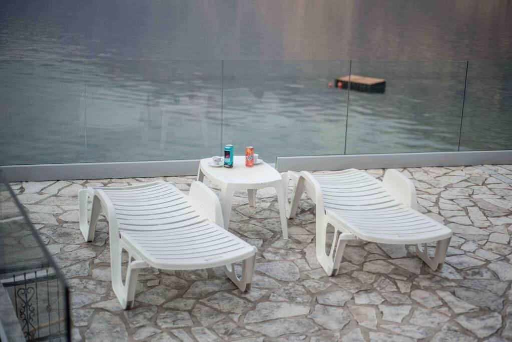Modern Waterfront 3-Bed Apartment Donja Kostanjica Esterno foto