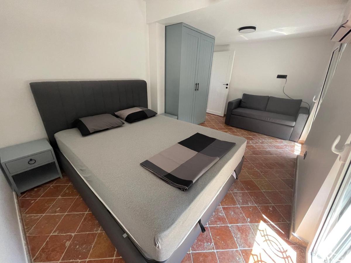 Modern Waterfront 3-Bed Apartment Donja Kostanjica Esterno foto